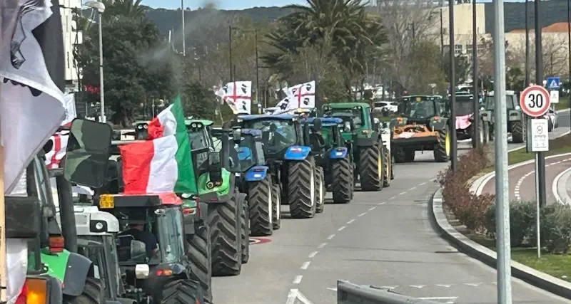 Protesta trattori a Olbia: “Sospendiamo il presidio”