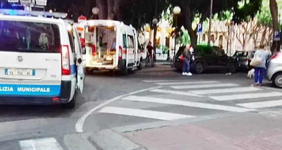 Investe un pedone e si da alla fuga: è caccia al pirata della strada