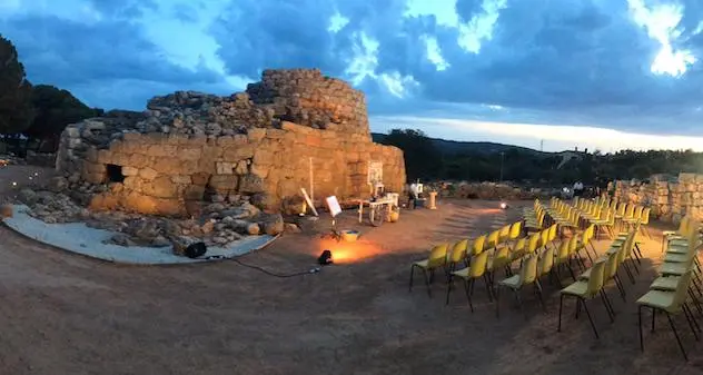 Teatro e coronavirus, spettacoli itineranti all’aperto