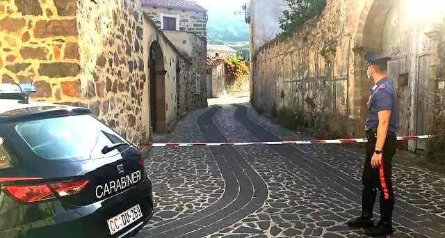 Violenta esplosione di un ordigno, 50enne rischia di perdere le mani