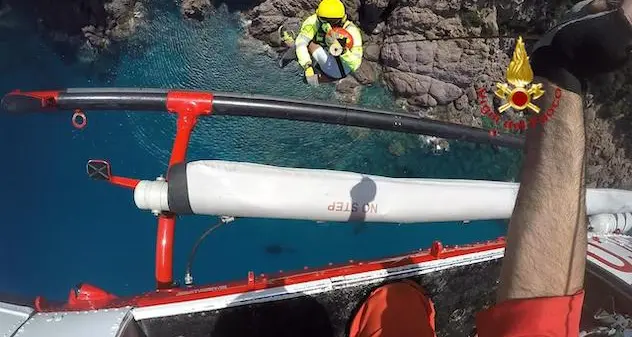 Escursionista cagliaritano bloccato su una parete rocciosa: il salvataggio dei Vigili del fuoco. VIDEO