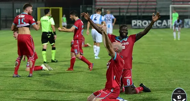 Pazza Olbia! Pareggio al 92' in nove, rimane in serie C