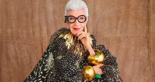 Addio a Iris Apfel, l’icona della moda senza età si è spenta a 102 anni