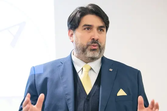 Il neo presidente della Regione Sardegna Christian Solinas durante la conferenza stampa post elezioni regionali in Sardegna all Hotel  Regina Margherita di Cagliari\\nCagliari 27 febbraio \\n ANSA/FABIO MURRU