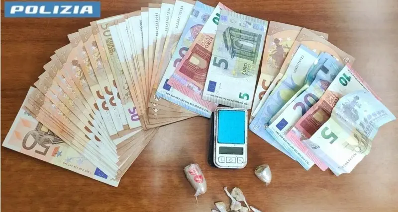 Cagliari: market della droga in casa, coppia in manette