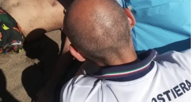 Paura a Bosa: ventenne rischia di annegare