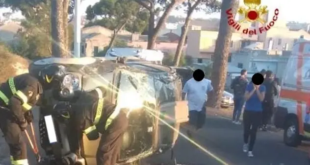 Cagliari. Auto si ribalta in viale Calamosca: grave una ragazza