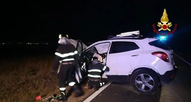 Selargius. Invade la corsia opposta e si ribalta