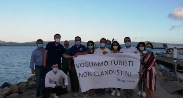 Sant’Anna Arresi. Lega Sardegna: “Vogliamo turisti non clandestini”