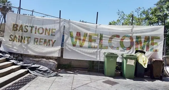Bastione, ancora una volta ‘picchiato’ e sfregiato: sempre peggio nella terrazza panoramica della città