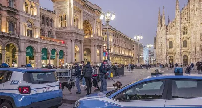 Milano: molesta ragazza in piazza Duomo, 25enne arrestato per violenza sessuale