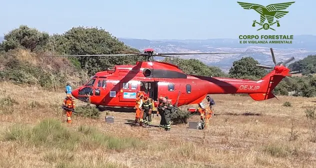Vasto incendio a Sassari. Fuoco a Scala Erre: sul posto sta intervenendo un terzo elicottero