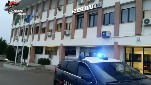 Sassari. Scippa una donna e un passante lo insegue: intervento lampo dei carabinieri