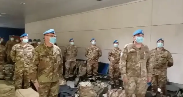 Aeroporto Cagliari-Elmas. Nel video la partenza della Brigata Sassari