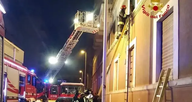 Cagliari. Fiamme in uno studio dentistico