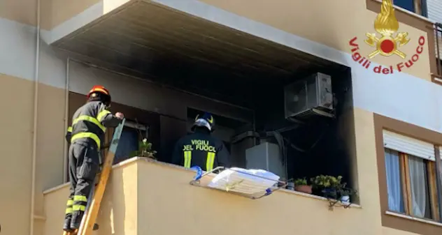 Famiglia sterminata dalle fiamme a Bologna, morti 3 bimbi e la mamma