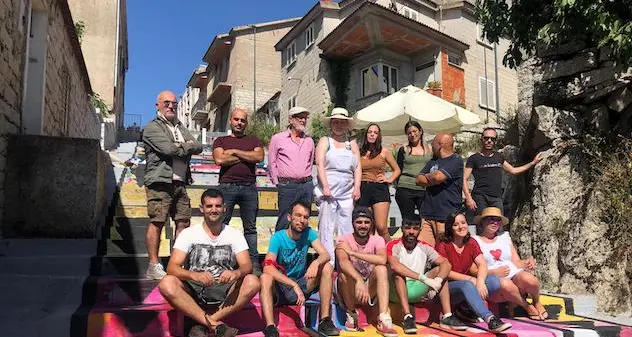 Gli allievi dell’Accademia di belle arti “Sironi” di Sassari arredano il centro di Buddusò