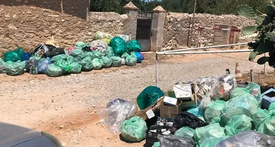 Calamosca ripulita dai rifiuti, il bellissimo gesto dei volontari