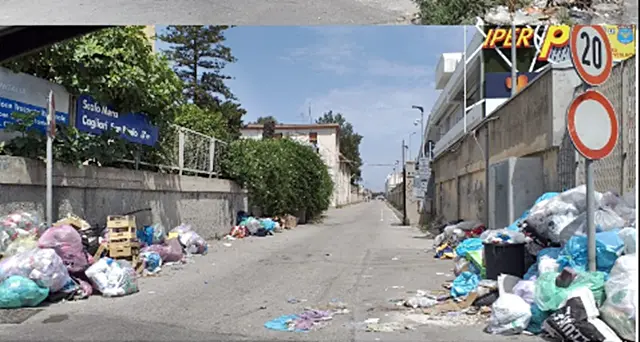 La vergogna di viale La Playa, cumuli di rifiuti vicino al centro commerciale e alle case