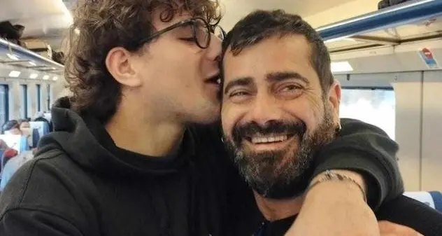 Festa del papà, il regalo speciale di Cristian: dona un rene al figlio 20enne