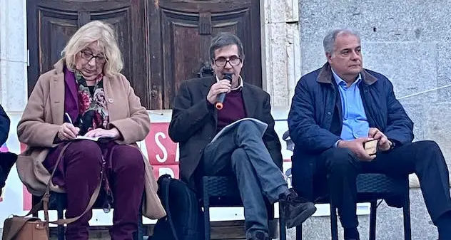 Il padre di Ilaria Salis: “È agitata, non tira buona aria”