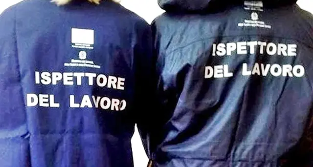 “Zittiti, presi a urla e umiliati, noi dipendenti di un emporio dell’arredamento, trattati come numeri”