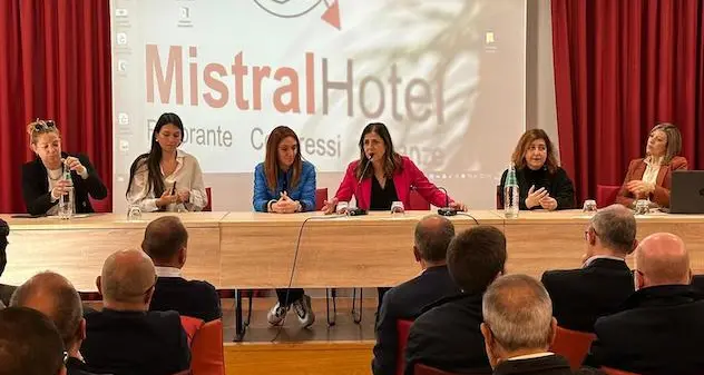 Alessandra Todde accelera sulla Giunta. Domani assemblea del M5s