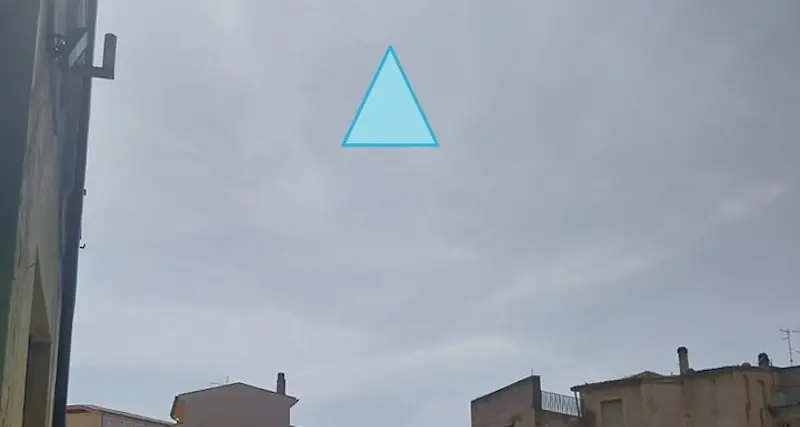 Da Nuoro un altro avvistamento, una famiglia parla di “un oggetto volante triangolare”