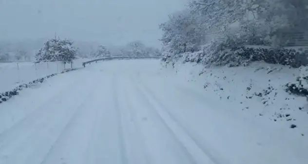 Primavera in pausa con la neve sopra i 1300 metri in Sardegna