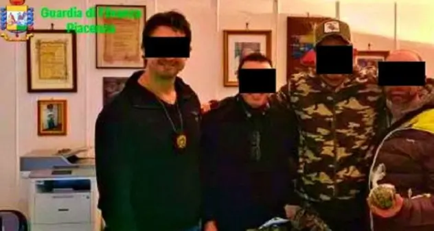 \"Hai presente Gomorra? devi vedere gli schiaffoni che gli ha dato\". I retroscena dell'inquietante vicenda dei carabinieri di Piacenza