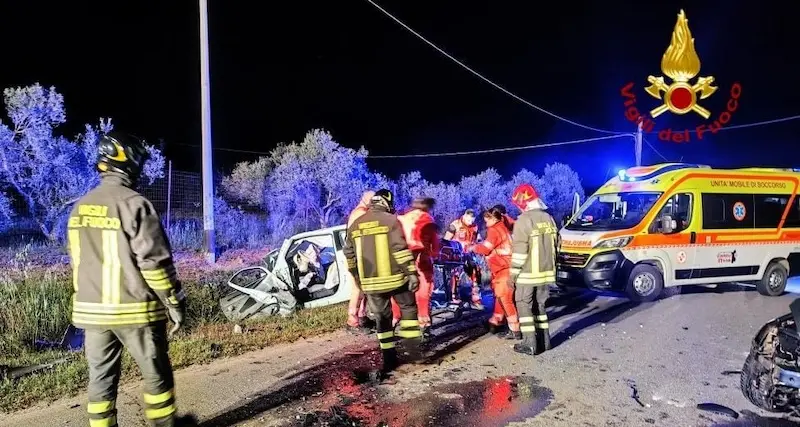 Assemini. Scontro frontale nella notte: 2 feriti in codice rosso
