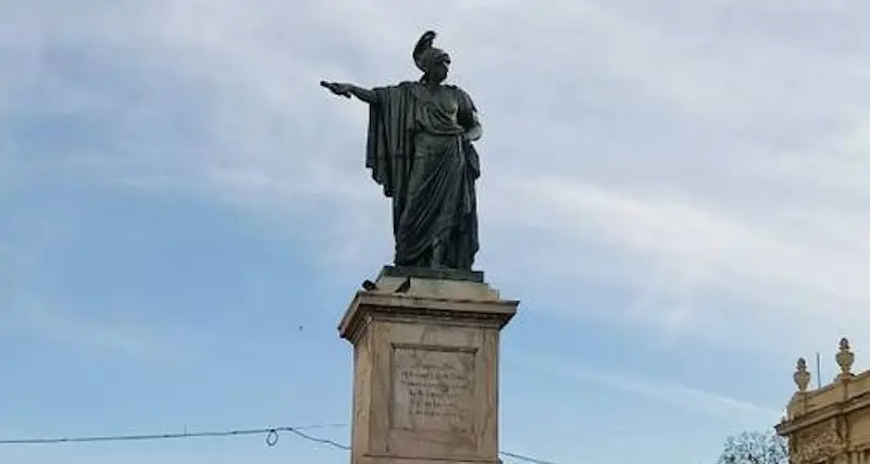 Cagliari, 4 aprile 1860: venne posizionata la statua di Carlo Felice