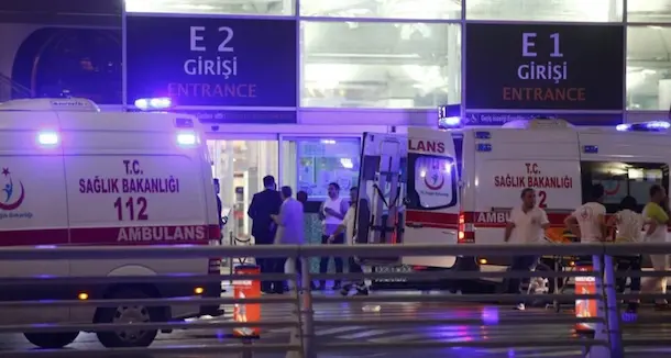 Esplosioni all'aeroporto di Istanbul: colpito il terminal dei voli internazionali