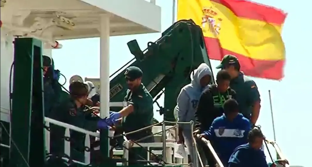 Sbarco di migranti in Sardegna, 1.400 in 3 giorni. Il problema è l'accoglienza