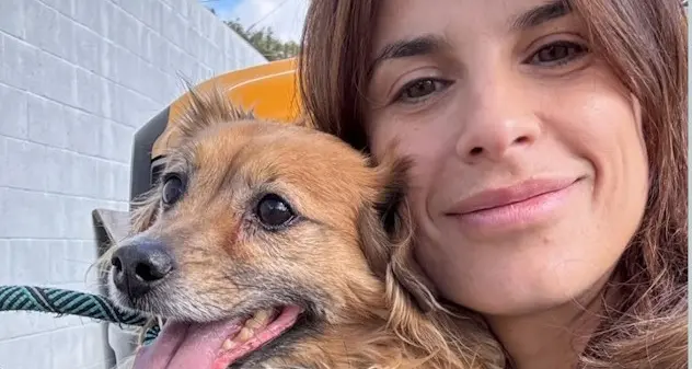 Elisabetta Canalis adotta Charlie, “abbandonato come una scarpa vecchia”