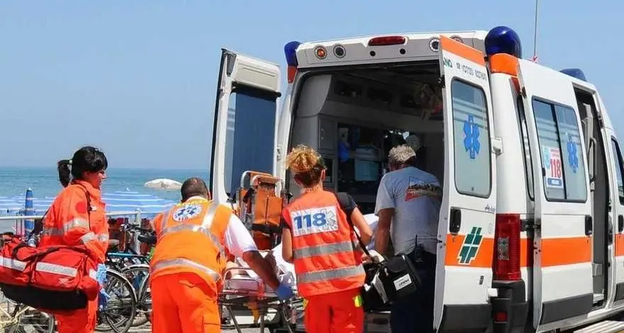 Tragedia sfiorata a Villasimius, 42enne di Oliena rischia di annegare