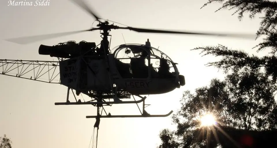 Le dichiarazioni del Ministro della Difesa scatenano l'ira dei sardi. A chi chiede meno F35 e più Canadair Mauro risponde: \"Si tratta di un paragone improprio\"