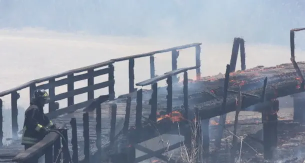 Incendio nel parco di Terramaini, intossicato un vigile del fuoco - LE FOTO DEL DISASTRO