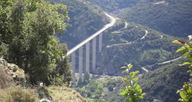 Incidente sul ponte fra Seulo e Gadoni, muore centauro