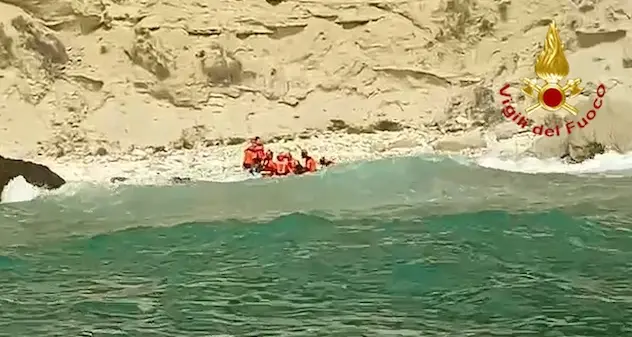 Cagliari. Cadono dal gommone, due ragazze soccorse a Cala Fighera