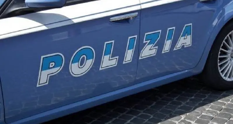 Arzachena, minaccia i clienti nei locali con una scacciacani: daspo