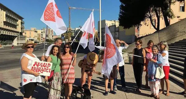 La marcia per regalare abbracci: un tour nel cuore della Sardegna