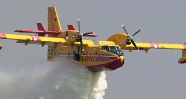 Incendio nelle campagne di Siniscola: in fiamme diversi ettari di bosco di lecci