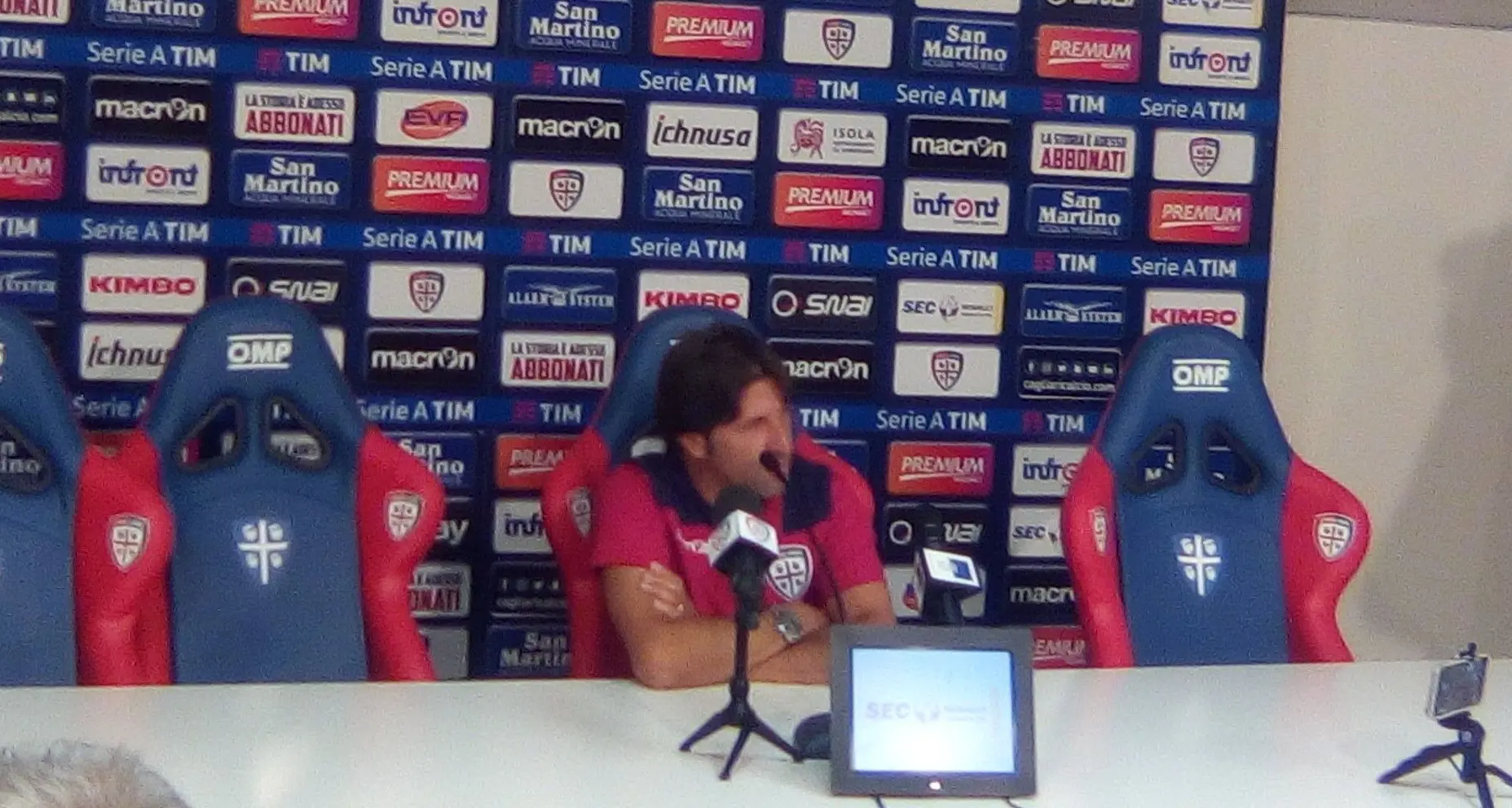 Cagliari-Roma, Rastelli in conferenza stampa: ''Domani ce la giochiamo. Mi aspetto una Roma...''