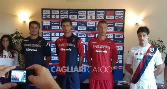 Cagliari Calcio: presentate le nuove maglie per la stagione 2013-14