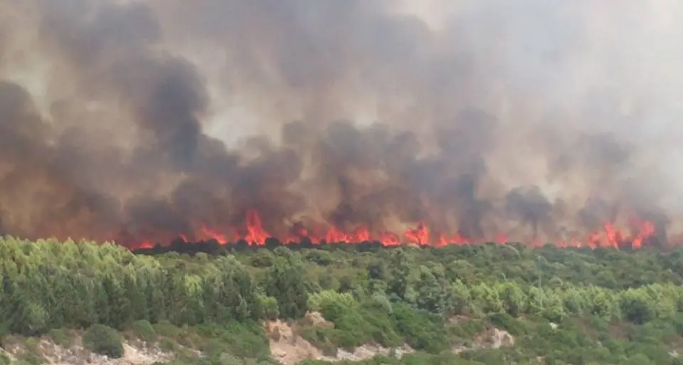 Il fuoco brucia il Sarcidano e la Trexenta: fiamme tra Isili, Nurallao e Laconi. Incendi anche nei territori di Samugheo e Busachi LE FOTO E I VIDEO DEI ROGHI