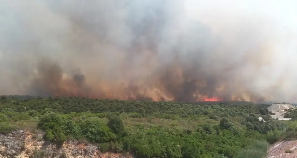 Il fuoco brucia il Sarcidano e la Trexenta: fiamme tra Isili, Nurallao e Laconi