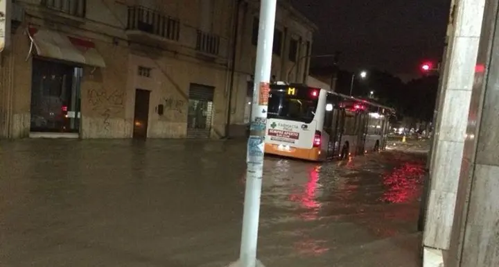 Bomba d'acqua su Cagliari. Ecco le foto