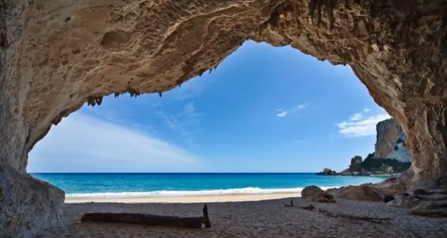 Cala Luna blindata: numero chiuso da giugno