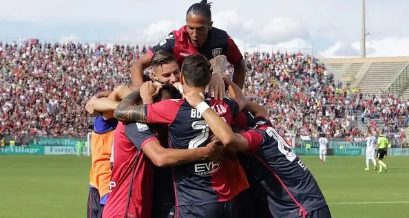 Il Cagliari travolge l'Atalanta per 3 a 0. La cronaca della partita, le pagelle e le interviste del match